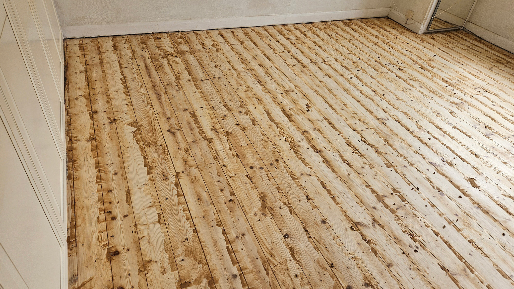 Gap Filling & Floorboards Restoration