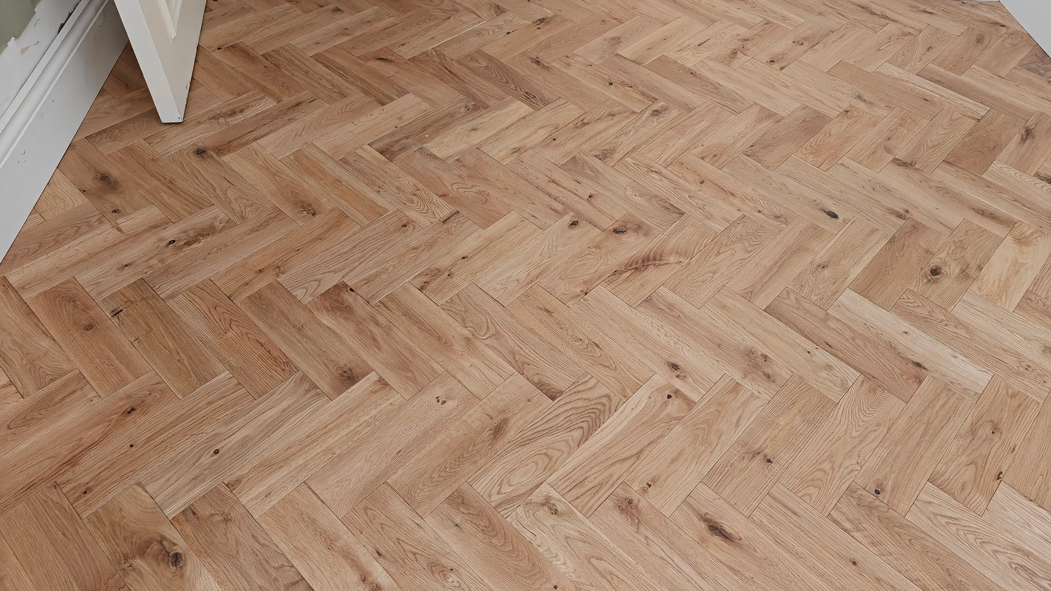 Solid Oak vs Engineered Oak Parquet: Which Is Right for My Home?