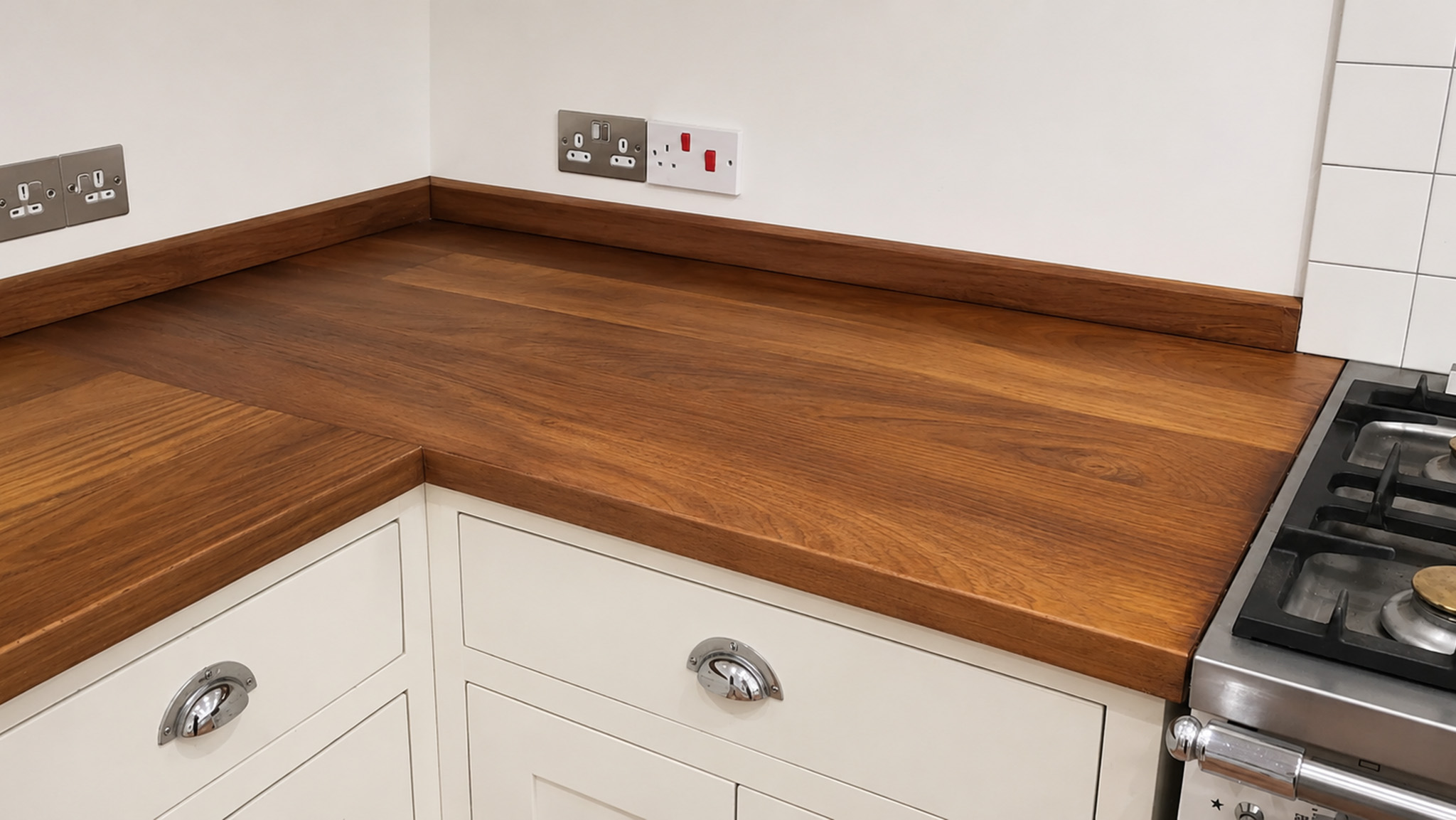 Oil or Lacquer: Best Protection for Wooden Kitchen Worktops