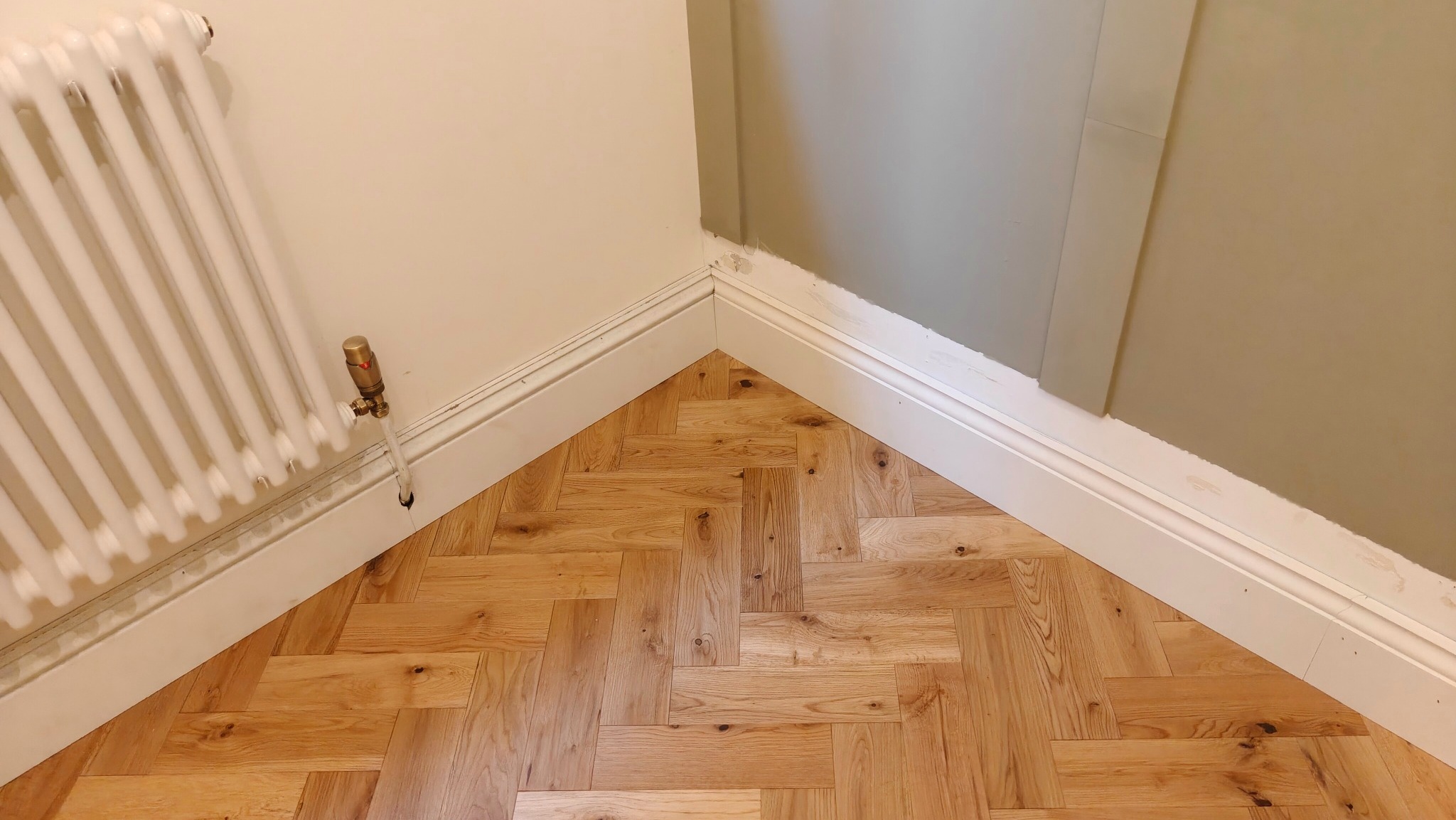 Solid Oak Herringbone Parquet Flooring Fitting - Clapham
