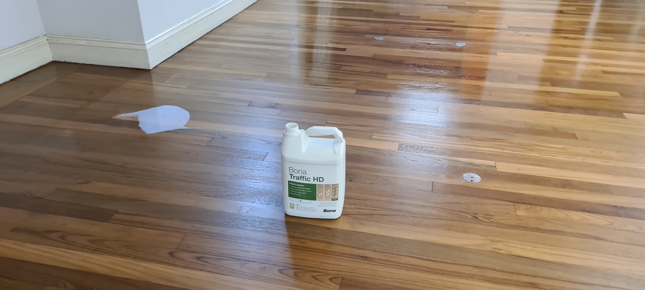 Bona Traffic HD Lacquer during Application
