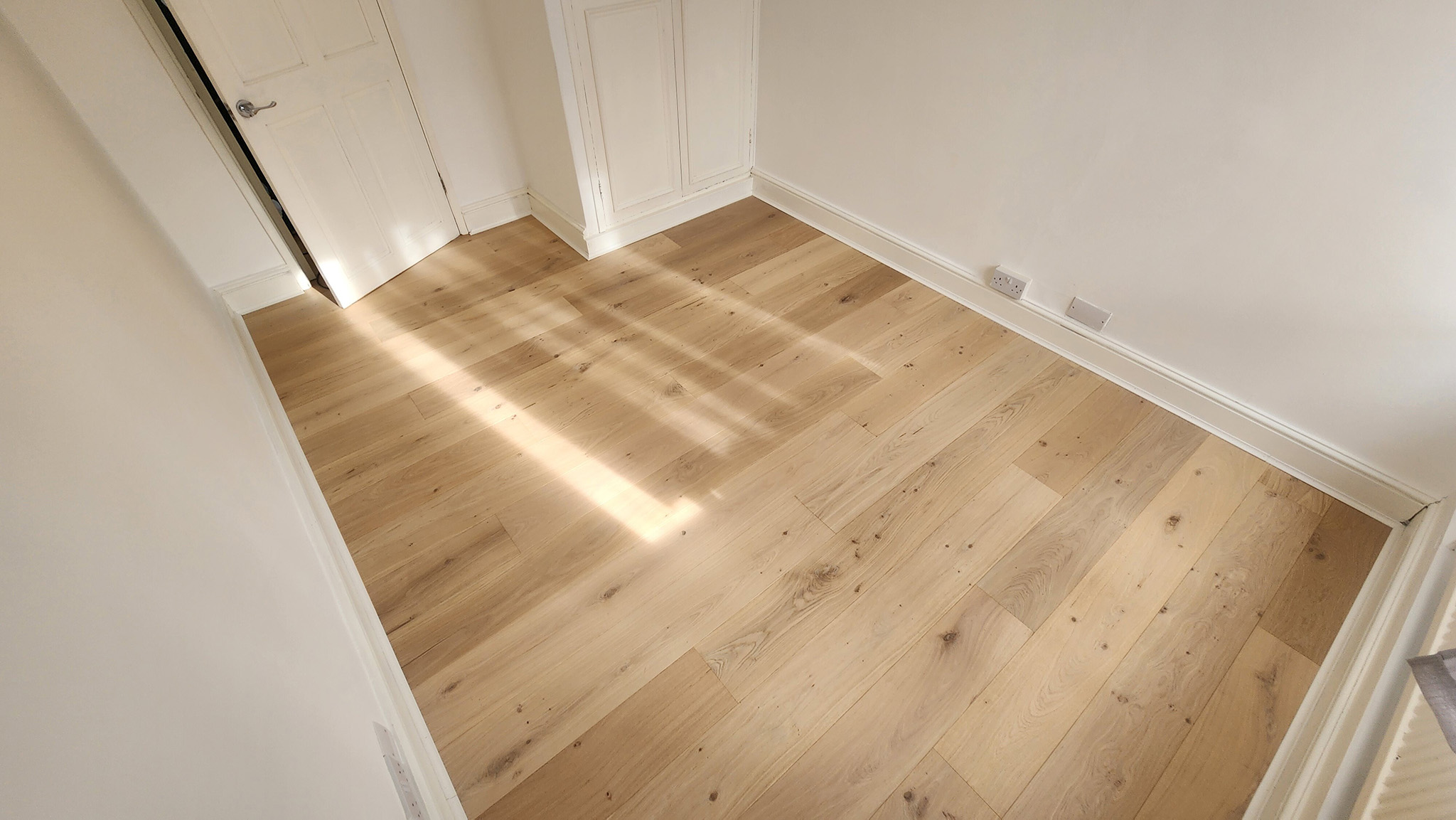 Timberlay Engineered Invisible Oak Flooring Fitting